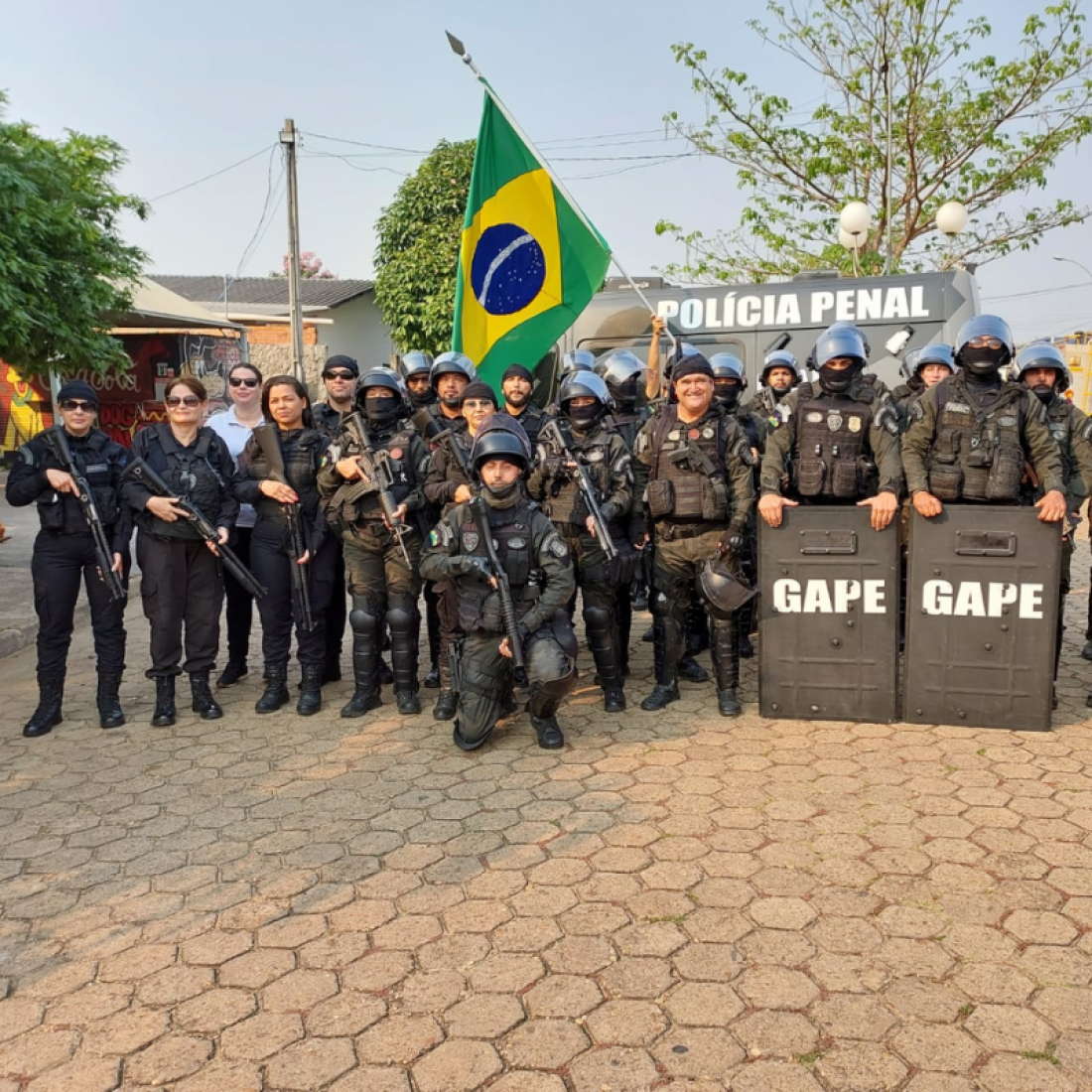 Agentes de segurança socioeducativos participam do desfile de 7 de setembro, em Ji-Paraná