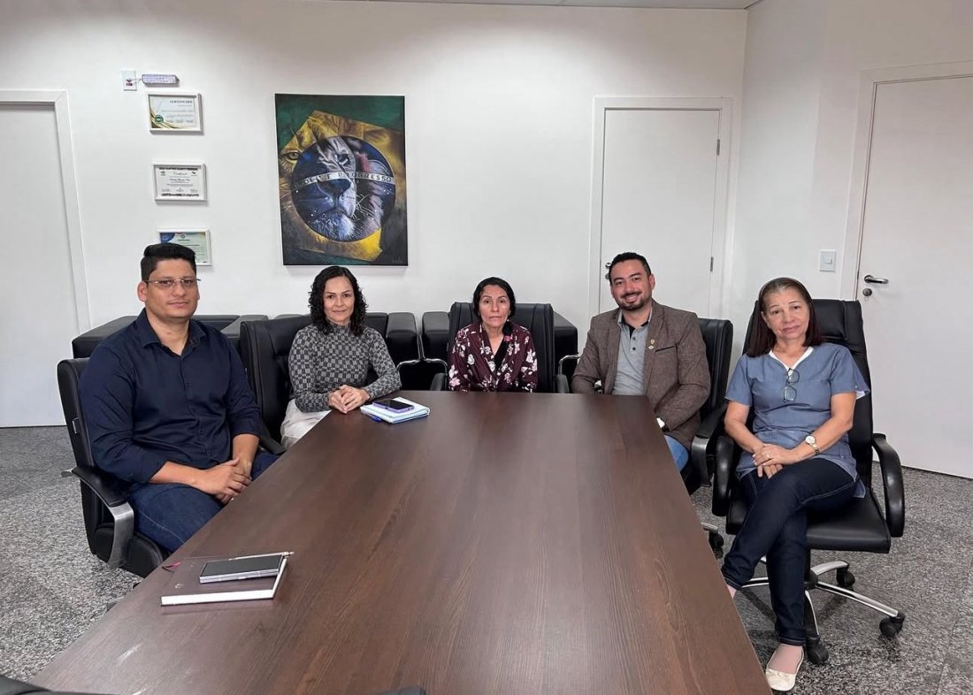 Singeperon atua em defesa dos servidores da saúde da FEASE em reunião com o deputado Edevaldo Neves